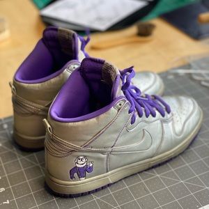 Nike Dunks Dinosaur Jr. Men’s size 8